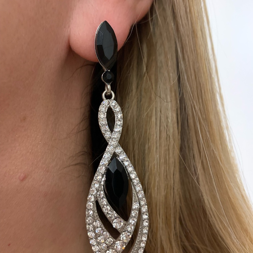 Drop earrings